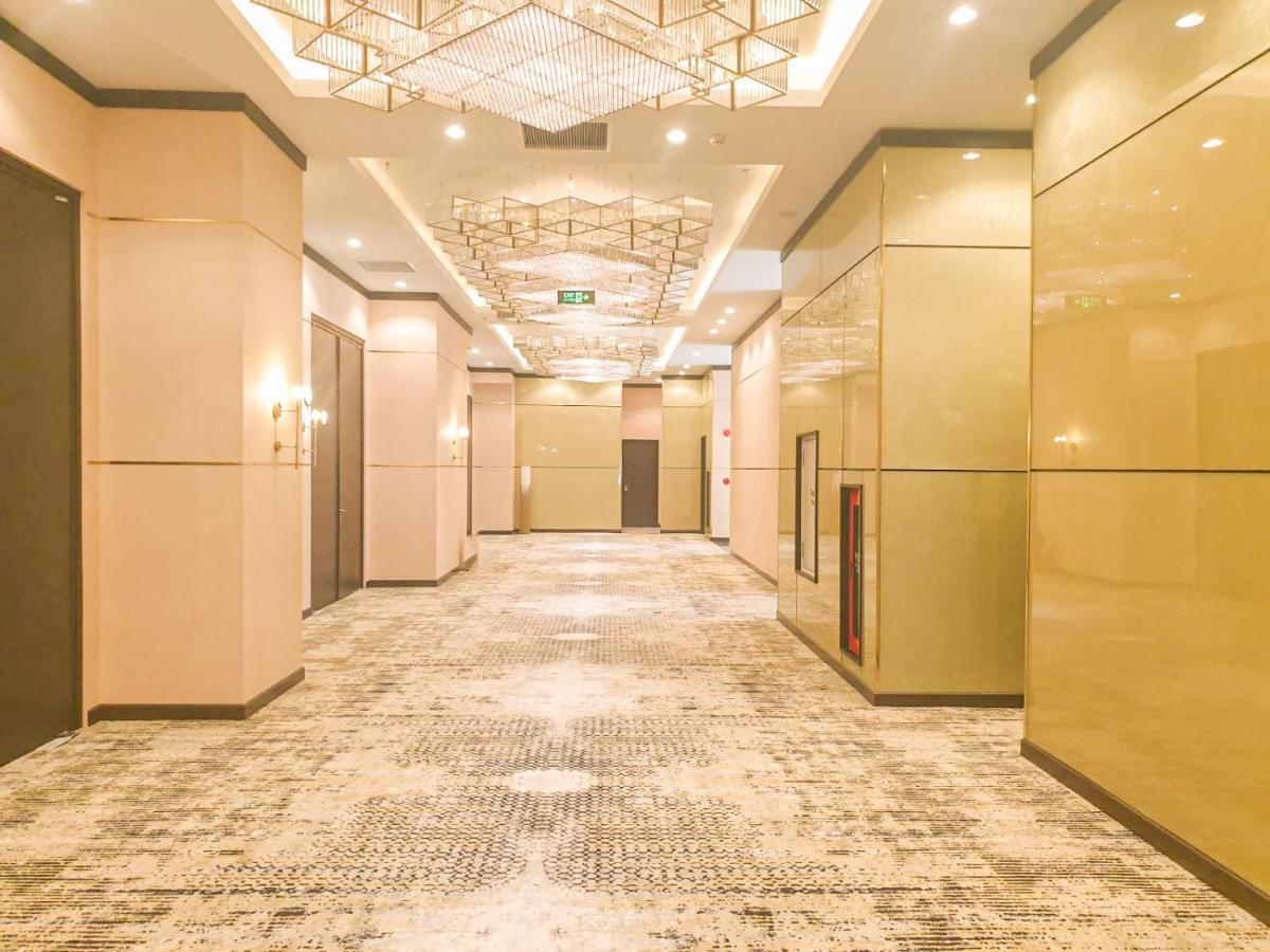 Diamond Stars Ben Tre Hotel Экстерьер фото A corridor in a hotel