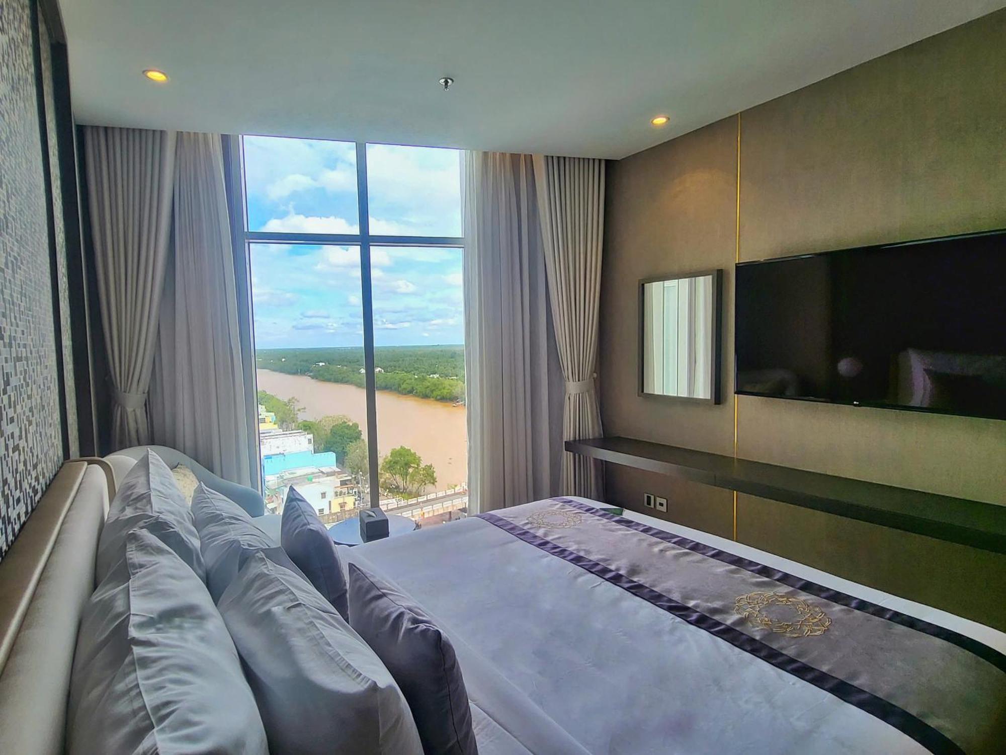 Diamond Stars Ben Tre Hotel Экстерьер фото A bedroom at the hotel