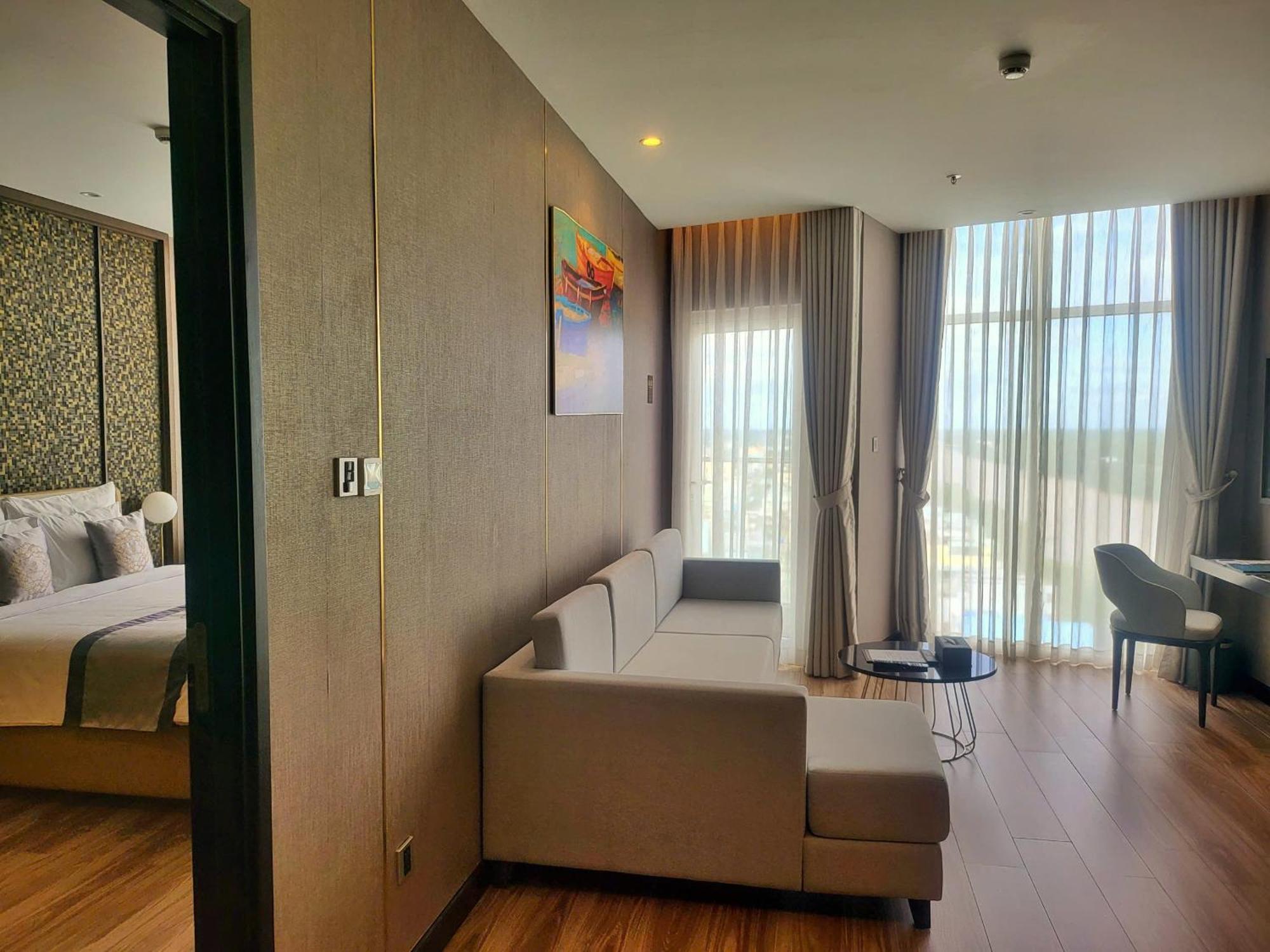 Diamond Stars Ben Tre Hotel Экстерьер фото A suite at the hotel