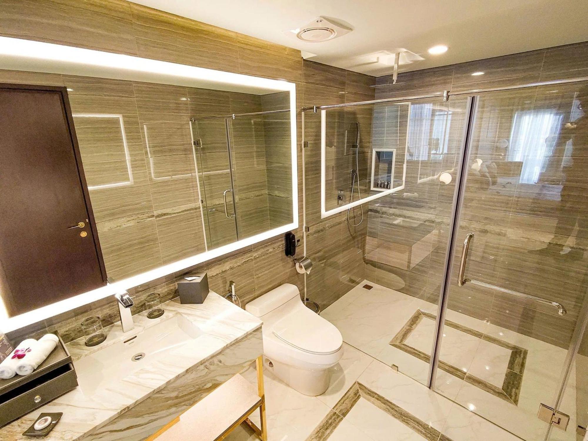 Diamond Stars Ben Tre Hotel Экстерьер фото Bathroom