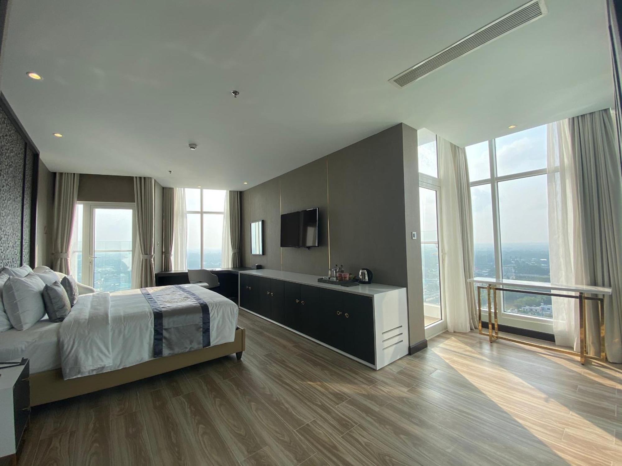 Diamond Stars Ben Tre Hotel Экстерьер фото A bedroom at the hotel